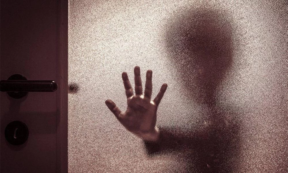Ρόδος: Παρέσυρε 12χρονη να του στείλει γυμνές φωτογραφίες και να αυτοτραυματισθεί